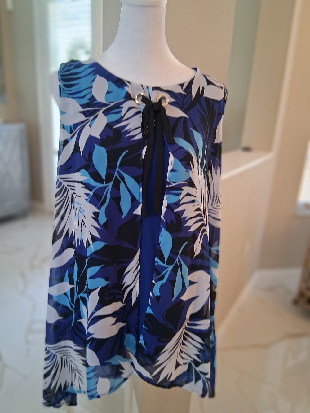 Sleeveless Tie-Neck Tropical Print Tunic in Blue
